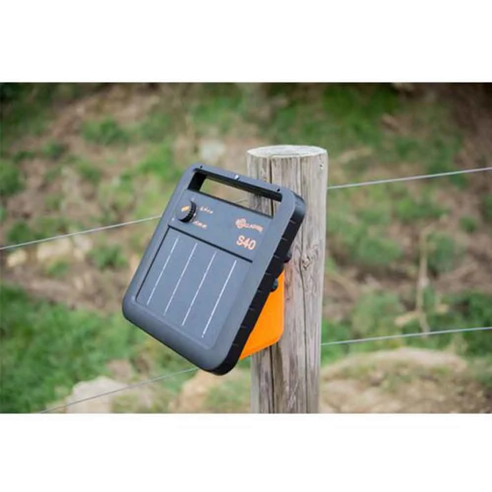7415277-1.jpg Gallagher™ S40 Solar Fence Energizer -Fencing sale 7415277 1